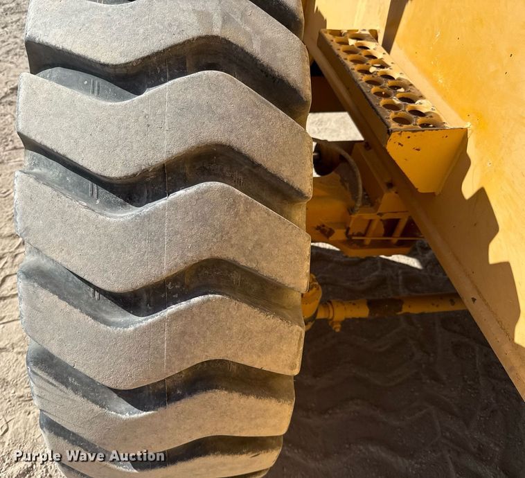 image for item DO2603 2005 Broderson RT-300-2C crane