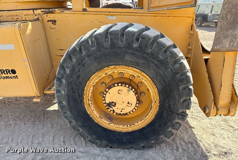 image for item DO2603 2005 Broderson RT-300-2C crane