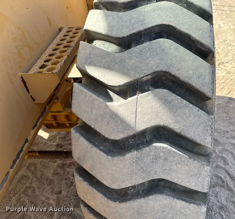 image for item DO2603 2005 Broderson RT-300-2C crane