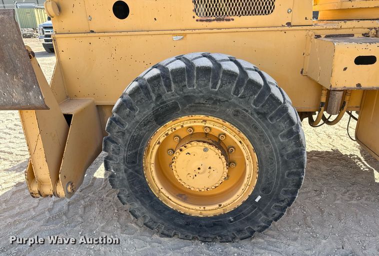 image for item DO2603 2005 Broderson RT-300-2C crane