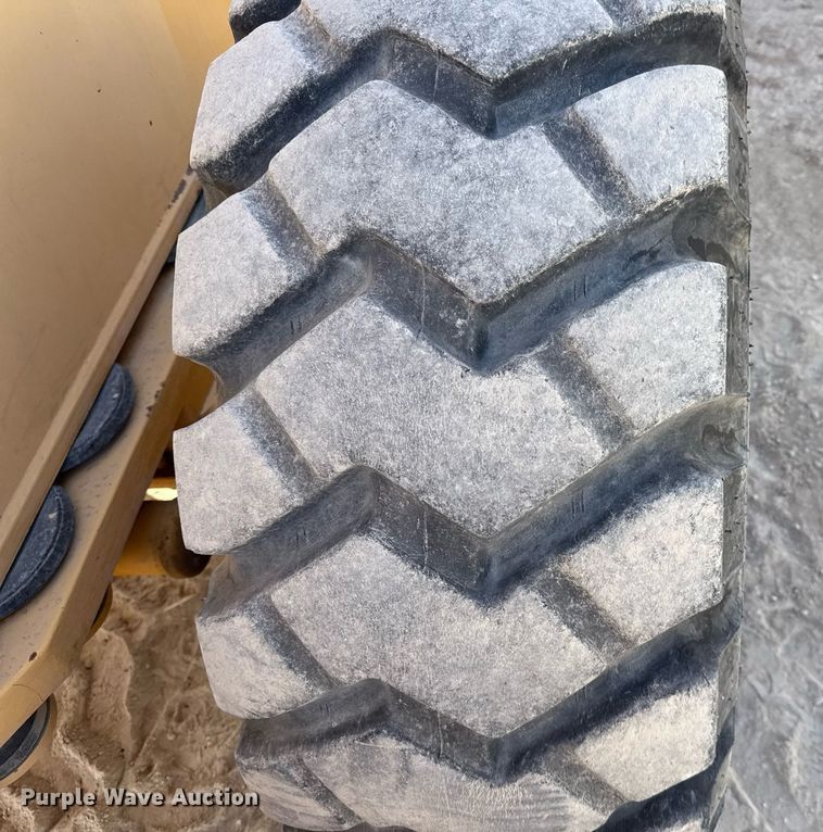 image for item DO2603 2005 Broderson RT-300-2C crane