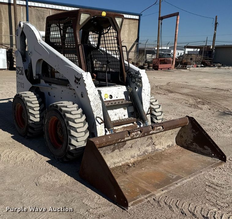 image for item DO2613 2007 Bobcat S250 skid steer loader