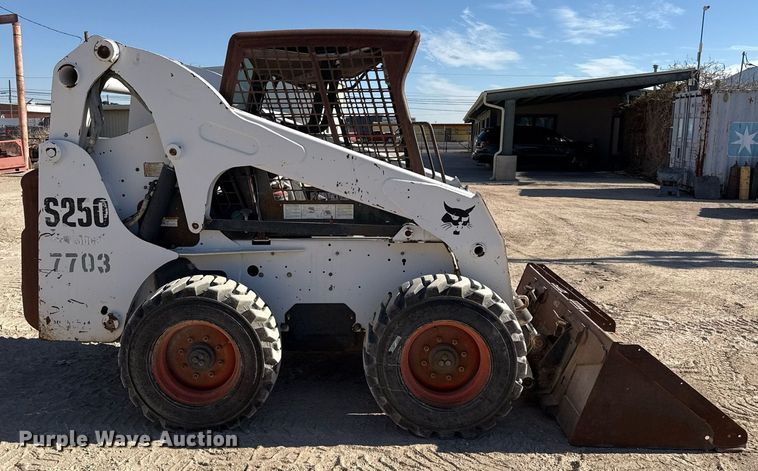 image for item DO2613 2007 Bobcat S250 skid steer loader