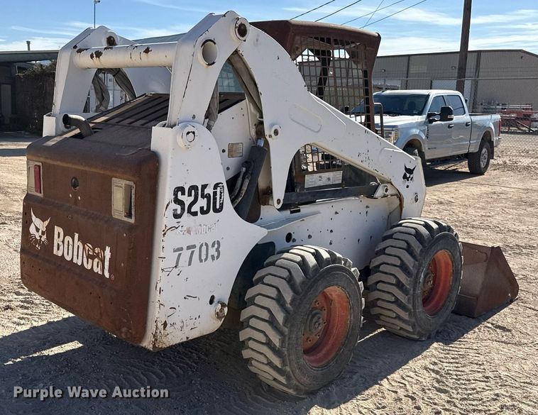 image for item DO2613 2007 Bobcat S250 skid steer loader