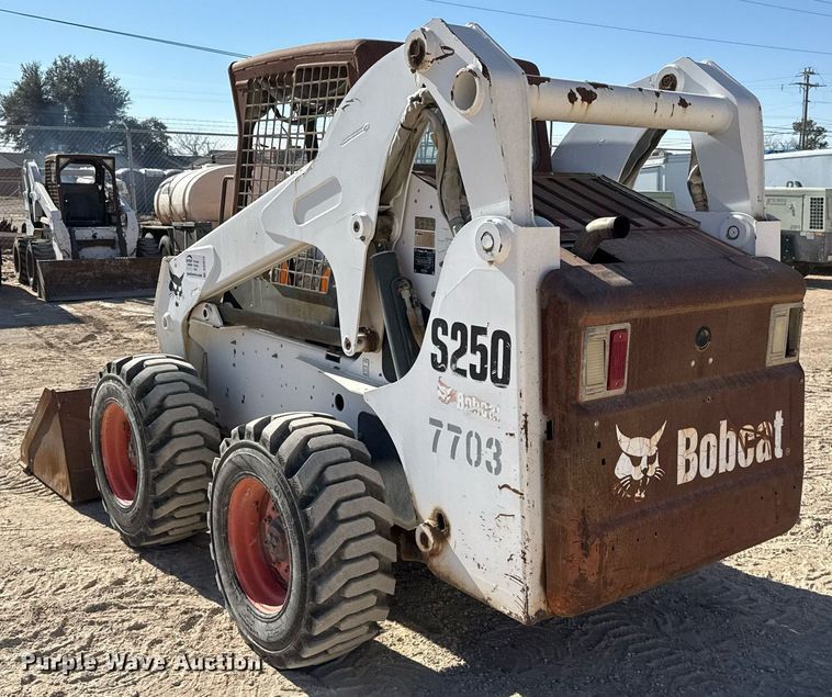 image for item DO2613 2007 Bobcat S250 skid steer loader