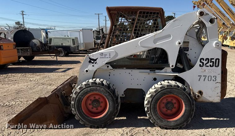 image for item DO2613 2007 Bobcat S250 skid steer loader