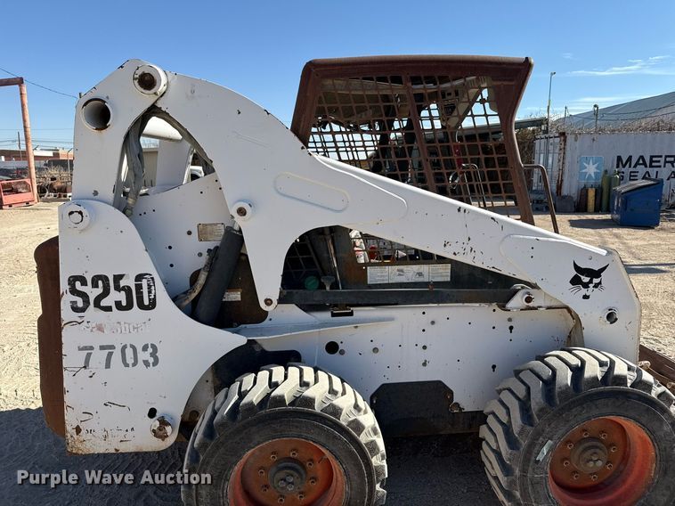 image for item DO2613 2007 Bobcat S250 skid steer loader