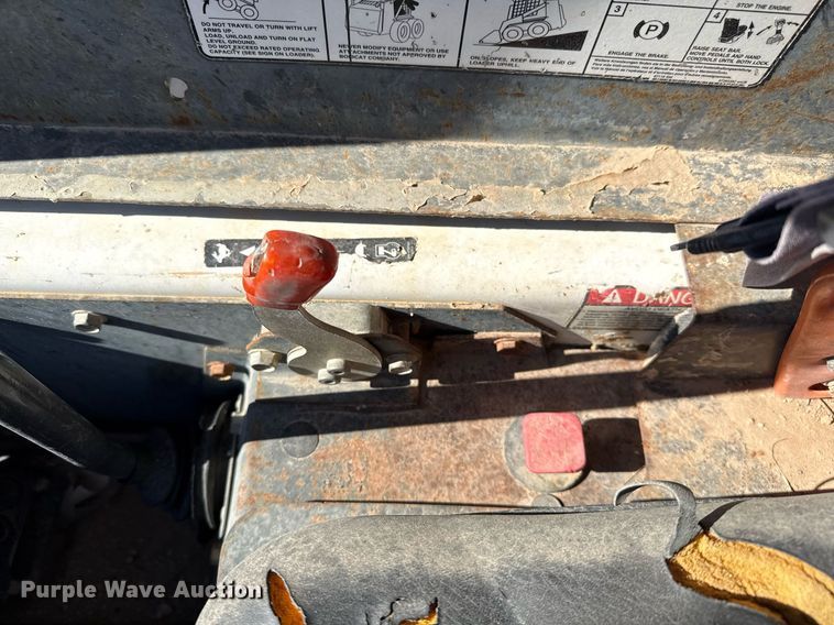 image for item DO2613 2007 Bobcat S250 skid steer loader