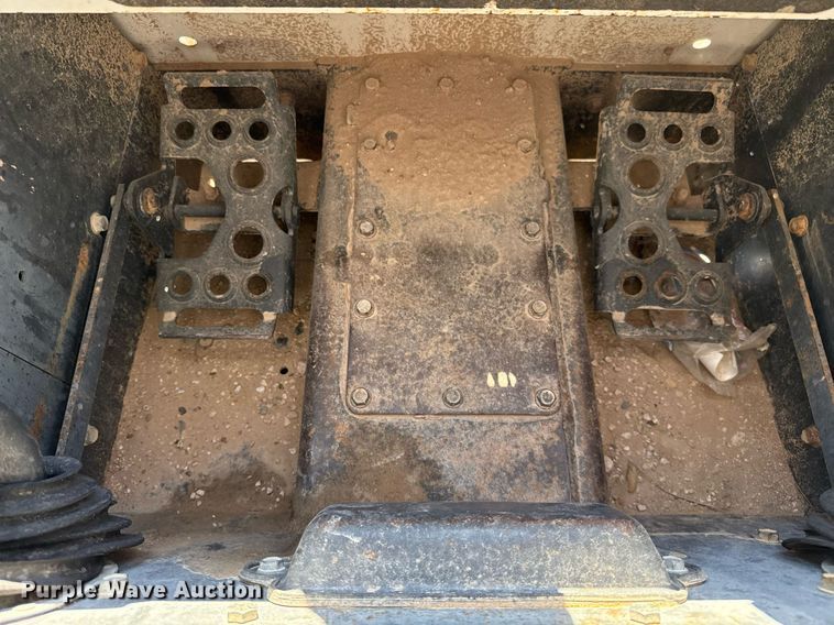 image for item DO2613 2007 Bobcat S250 skid steer loader