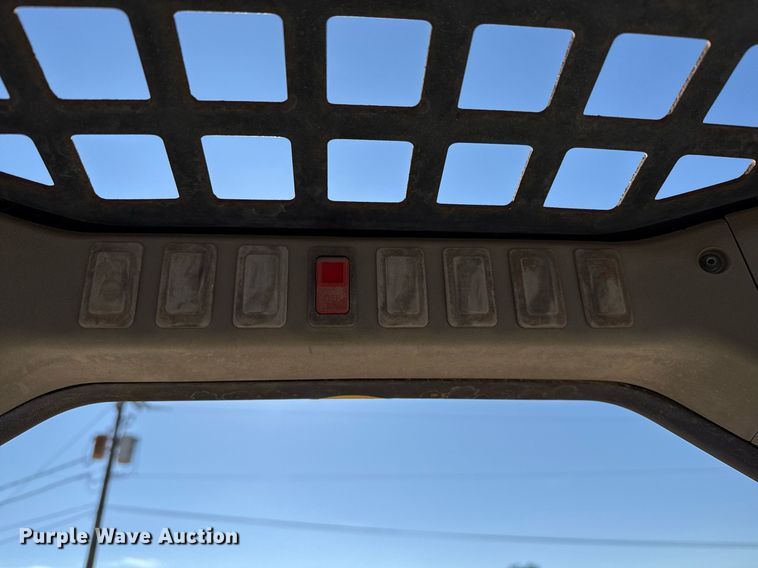 image for item DO2613 2007 Bobcat S250 skid steer loader