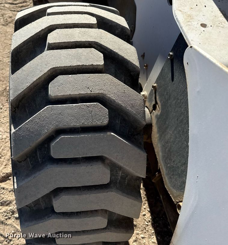 image for item DO2613 2007 Bobcat S250 skid steer loader