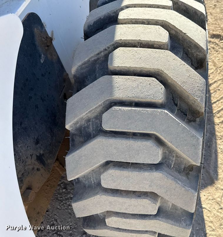 image for item DO2613 2007 Bobcat S250 skid steer loader