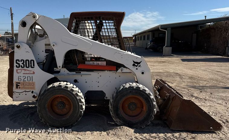 image for item DO2614 2010 Bobcat S300 skid steer loader
