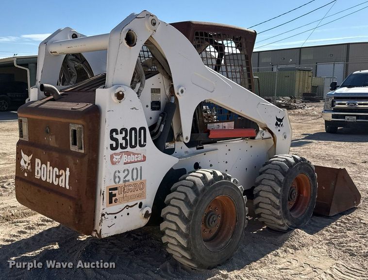 image for item DO2614 2010 Bobcat S300 skid steer loader