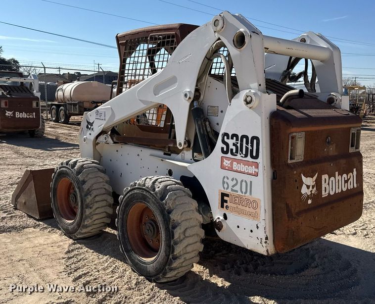 image for item DO2614 2010 Bobcat S300 skid steer loader