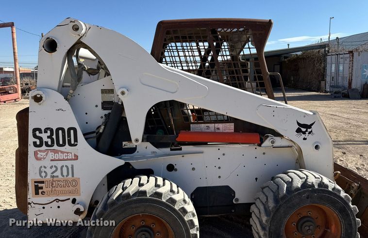 image for item DO2614 2010 Bobcat S300 skid steer loader