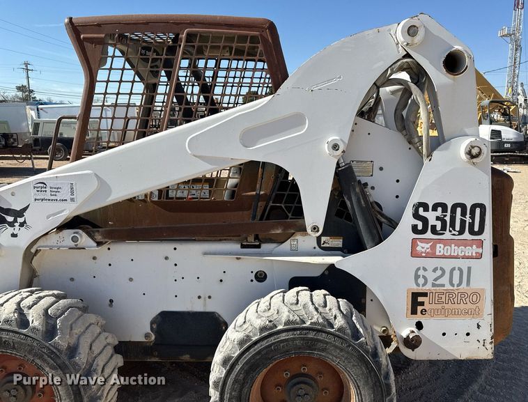 image for item DO2614 2010 Bobcat S300 skid steer loader