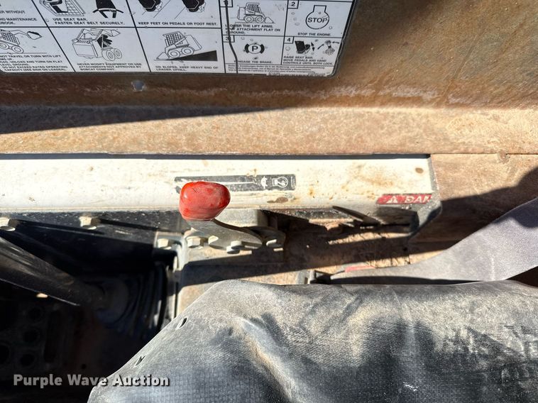 image for item DO2614 2010 Bobcat S300 skid steer loader