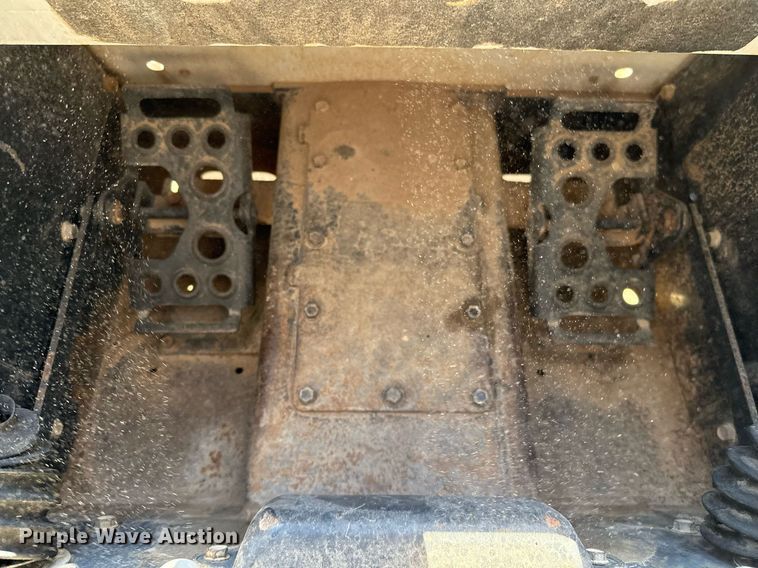 image for item DO2614 2010 Bobcat S300 skid steer loader