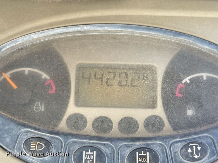 image for item DO2614 2010 Bobcat S300 skid steer loader