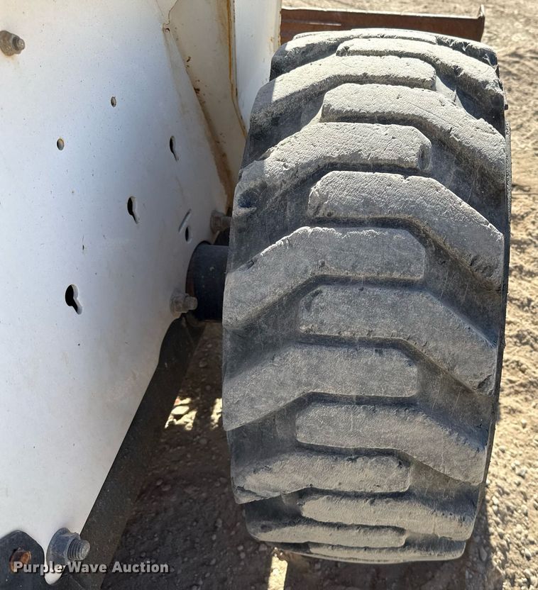 image for item DO2614 2010 Bobcat S300 skid steer loader