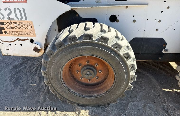 image for item DO2614 2010 Bobcat S300 skid steer loader
