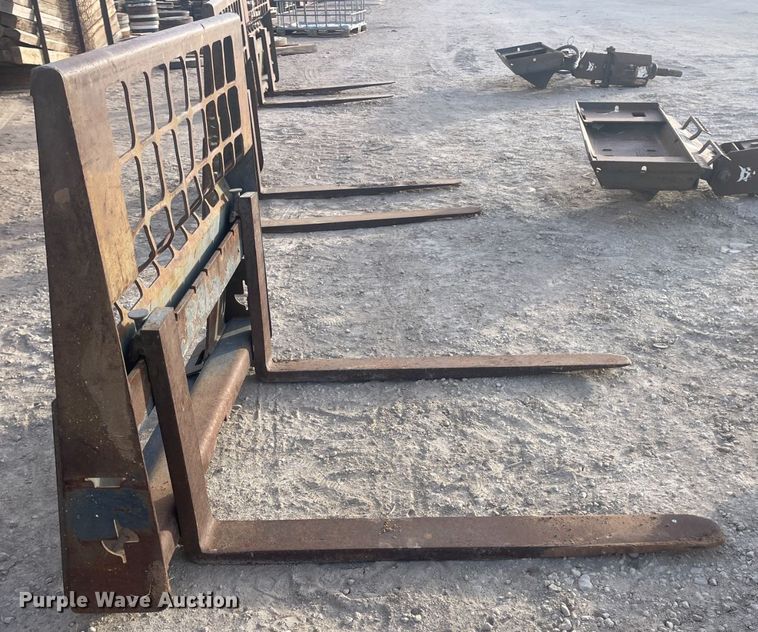 image for item DO2614 2010 Bobcat S300 skid steer loader