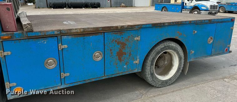 image for item DP6067 2015 Freightliner Business Class M2 106 flatbed truck