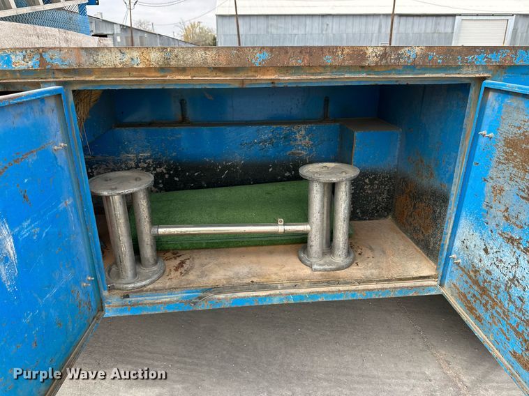 image for item DP6067 2015 Freightliner Business Class M2 106 flatbed truck