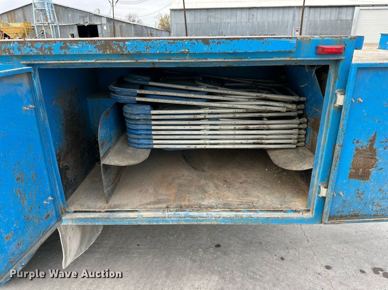 image for item DP6067 2015 Freightliner Business Class M2 106 flatbed truck