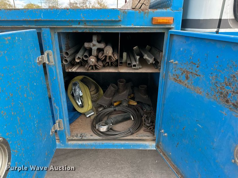 image for item DP6067 2015 Freightliner Business Class M2 106 flatbed truck