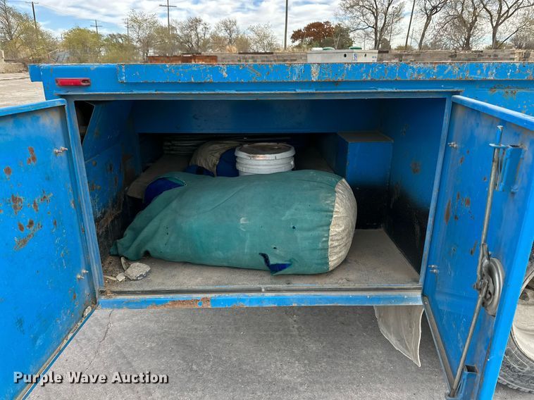 image for item DP6067 2015 Freightliner Business Class M2 106 flatbed truck