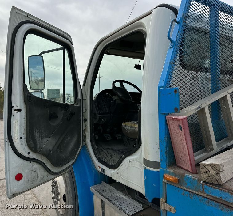 image for item DP6067 2015 Freightliner Business Class M2 106 flatbed truck