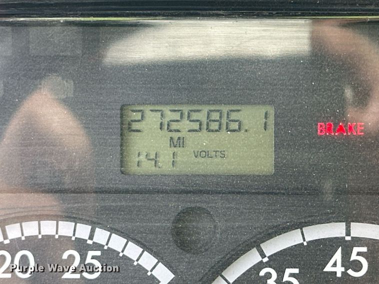 image for item DP6067 2015 Freightliner Business Class M2 106 flatbed truck