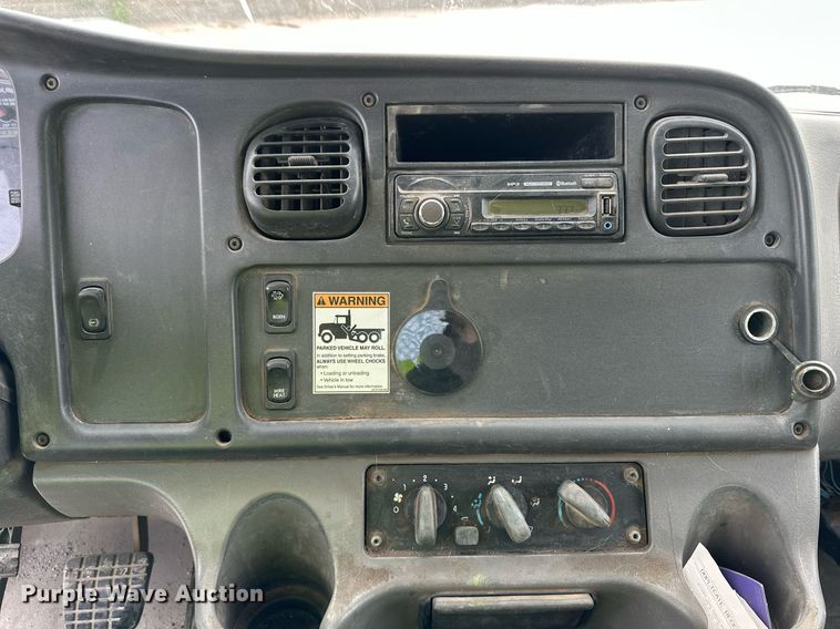 image for item DP6067 2015 Freightliner Business Class M2 106 flatbed truck