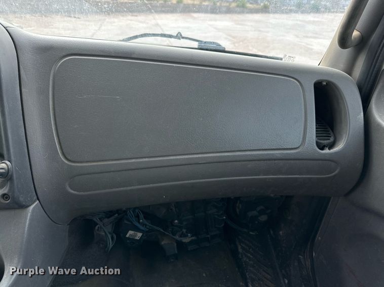 image for item DP6067 2015 Freightliner Business Class M2 106 flatbed truck