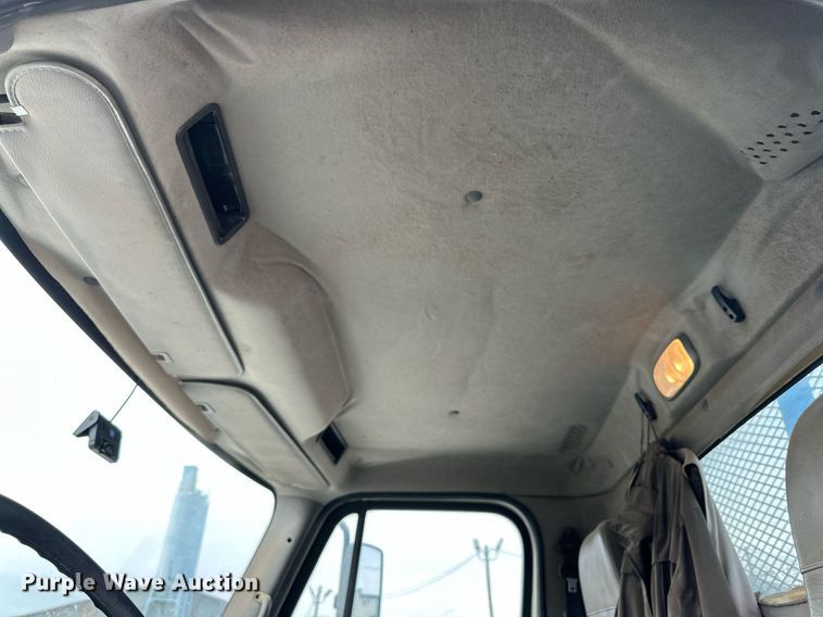 image for item DP6067 2015 Freightliner Business Class M2 106 flatbed truck