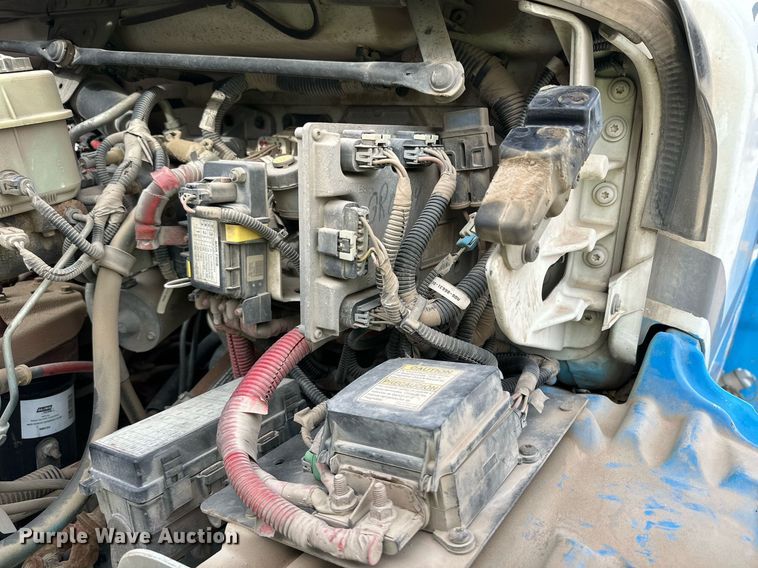 image for item DP6067 2015 Freightliner Business Class M2 106 flatbed truck