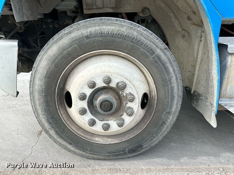 image for item DP6067 2015 Freightliner Business Class M2 106 flatbed truck