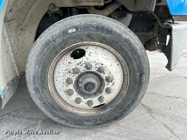 image for item DP6067 2015 Freightliner Business Class M2 106 flatbed truck