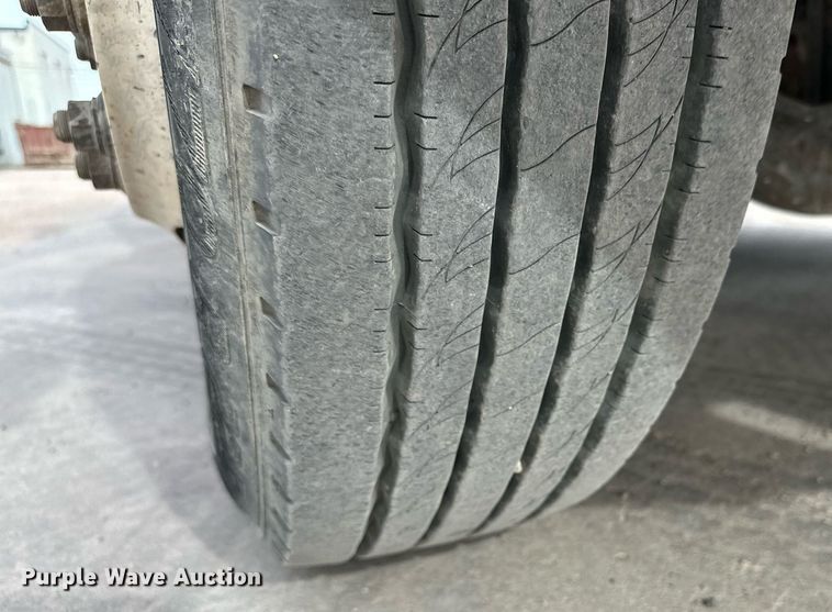 image for item DP6067 2015 Freightliner Business Class M2 106 flatbed truck