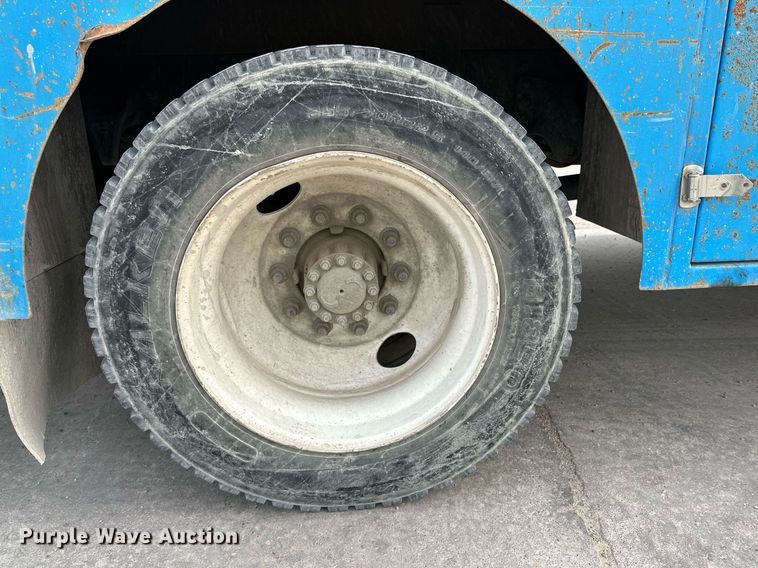 image for item DP6067 2015 Freightliner Business Class M2 106 flatbed truck