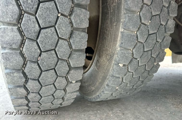 image for item DP6067 2015 Freightliner Business Class M2 106 flatbed truck