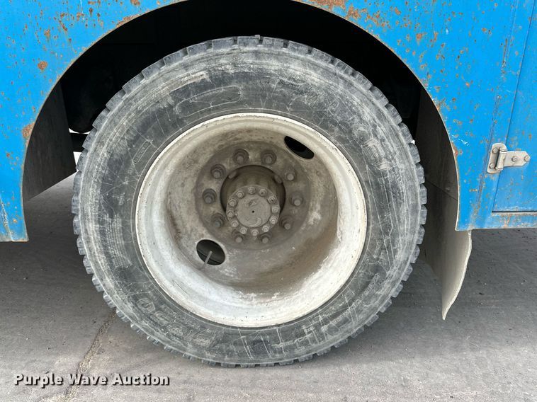 image for item DP6067 2015 Freightliner Business Class M2 106 flatbed truck