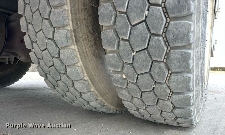 image for item DP6067 2015 Freightliner Business Class M2 106 flatbed truck