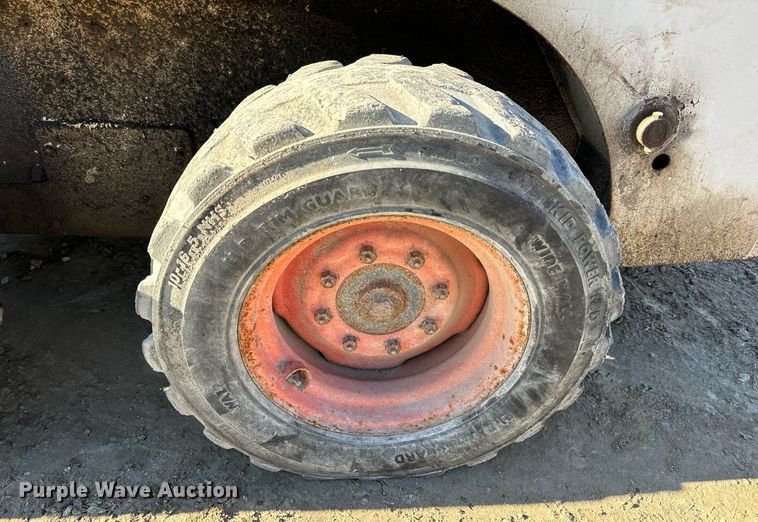 image for item DP6807 1998 Bobcat  773 skid steer loader