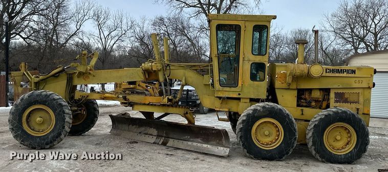 image for item DQ6580 1965 Champion rigid frame motor grader