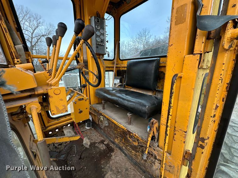 image for item DQ6580 1965 Champion rigid frame motor grader