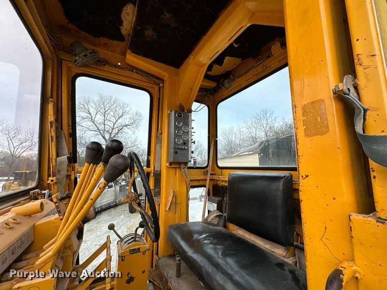 image for item DQ6580 1965 Champion rigid frame motor grader