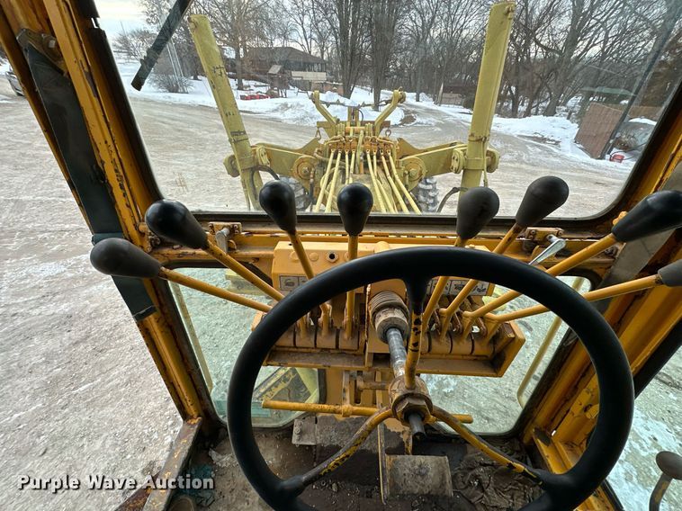 image for item DQ6580 1965 Champion rigid frame motor grader